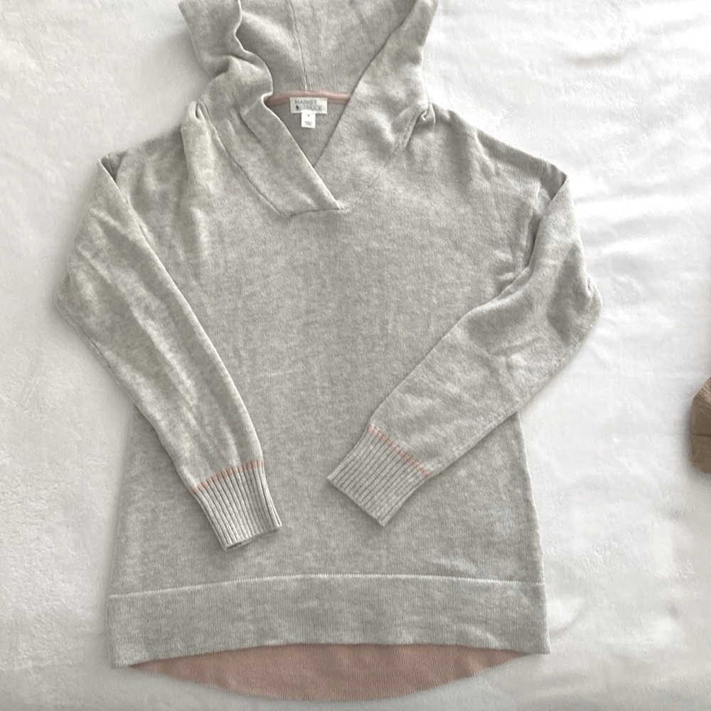 Market & Spruce, Grey Hoodie with Pink detail. Size Medium.